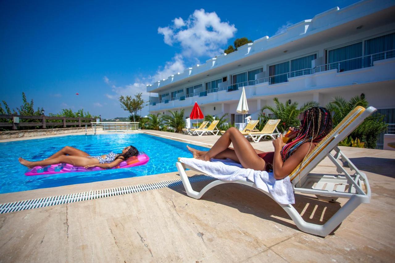 Hotel Side Beach Club 3*